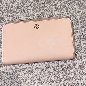 Tory Burch Pink Wallet with Pebbled Leather and Gold Emblem